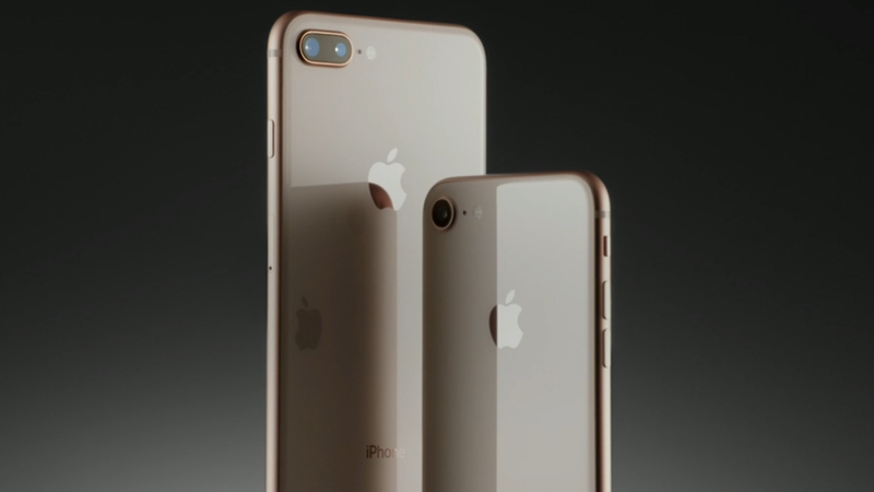 Illustration for article titled iPhone 8 y iPhone 8 Plus: el nuevo móvil de Apple abraza el acabado en cristal sin renunciar al botón de inicio
